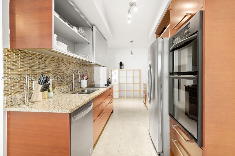 Comprar apartamento no Beach Club Three 3008