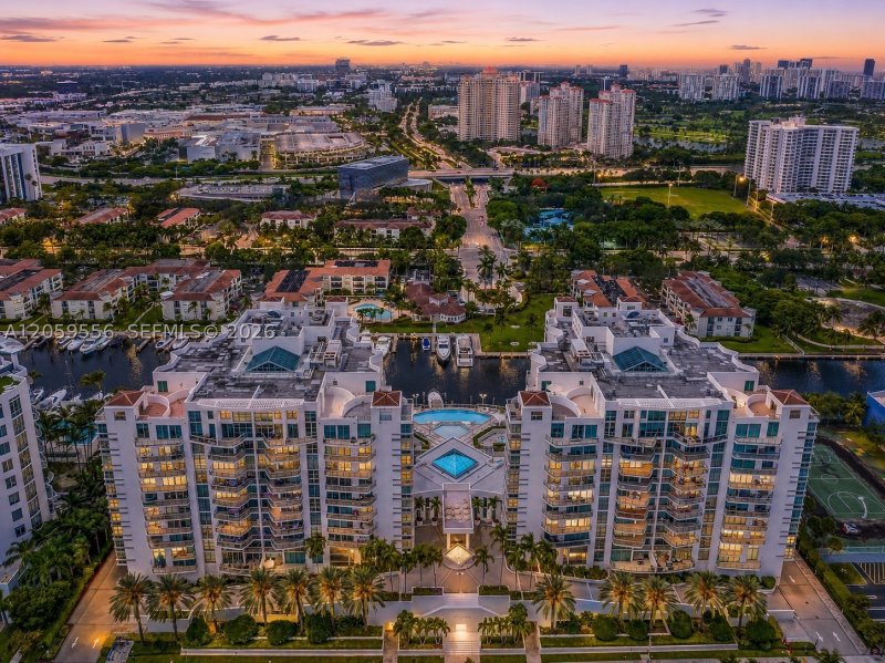 Atrium Aventura Apt #1-910