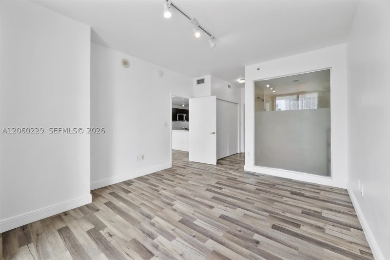 Condo for sale at The Ivy 2001