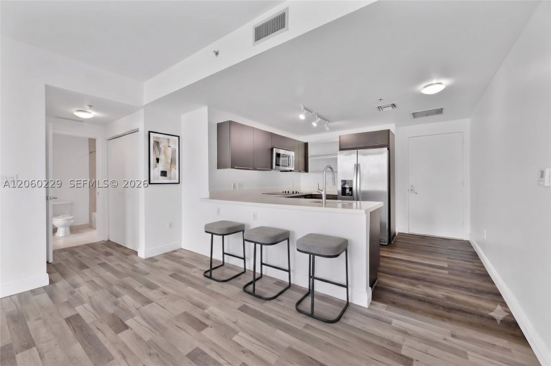 Condo for sale at The Ivy 2001