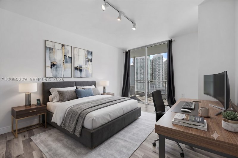 Condo for sale at The Ivy 2001