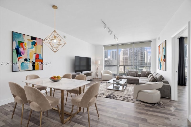 Condo for sale at The Ivy 2001