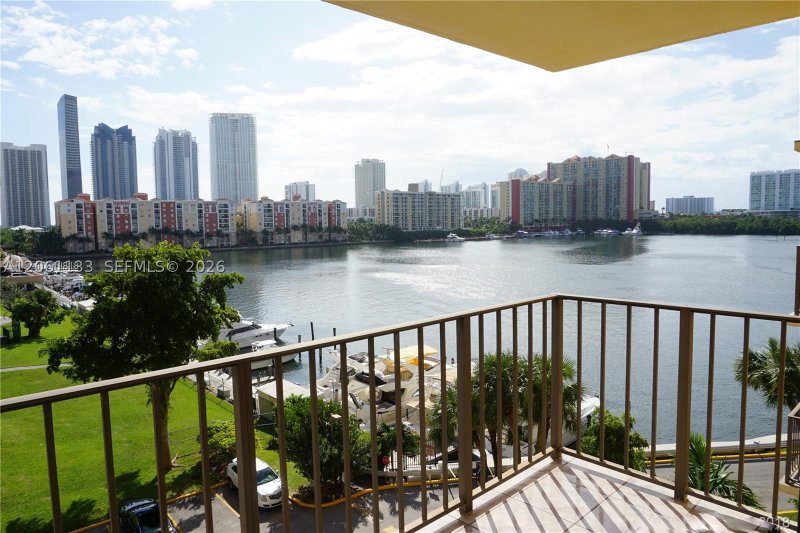 Apartment for rent at Winston Towers 617