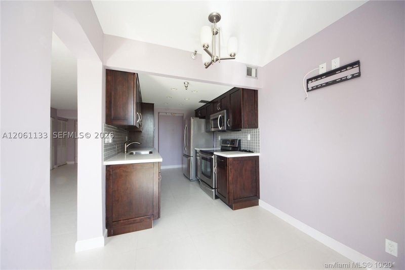 Apartment for rent at Winston Towers 617
