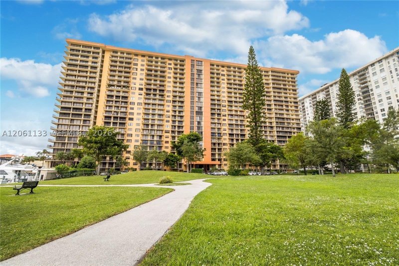 Apartment for rent at Winston Towers 617