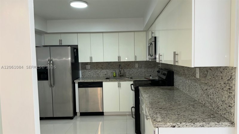 Condo for sale at Winston Towers 1808