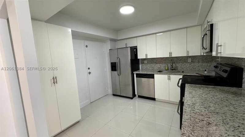 Condo for sale at Winston Towers 1808