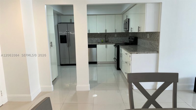 Condo for sale at Winston Towers 1808