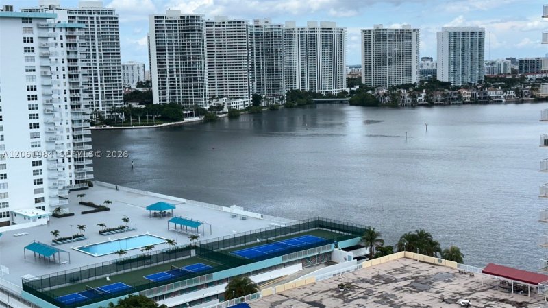 Condo for sale at Winston Towers 1808