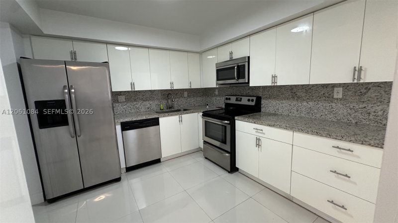 Condo for sale at Winston Towers 1808