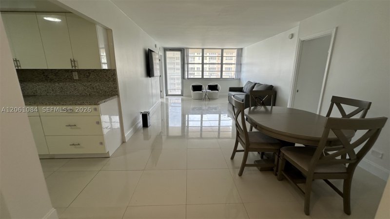 Condo for sale at Winston Towers 1808