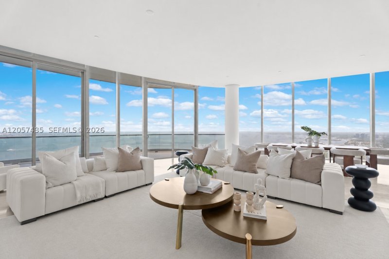 Comprar apartamento no Una Residences at Brickell 4302