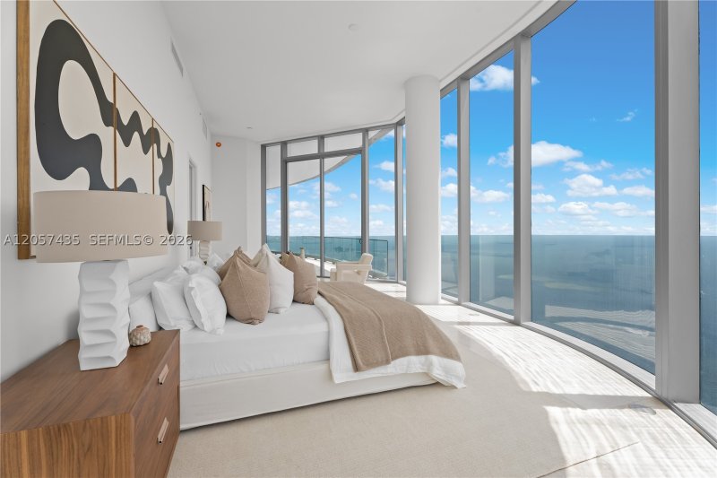Una Residences at Brickell Apt #4302