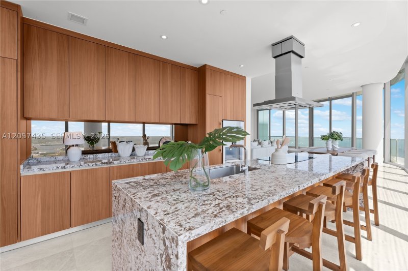 Comprar apartamento no Una Residences at Brickell 4302