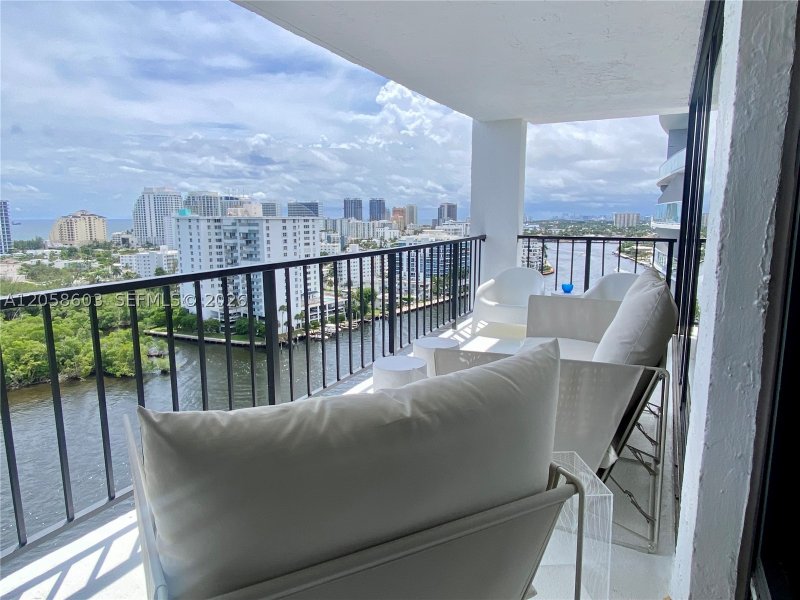 Alquiler de apartamento en The Corinthian 19H