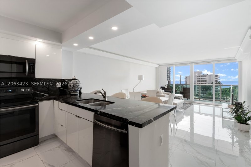 Condo for sale at Arlen House 709