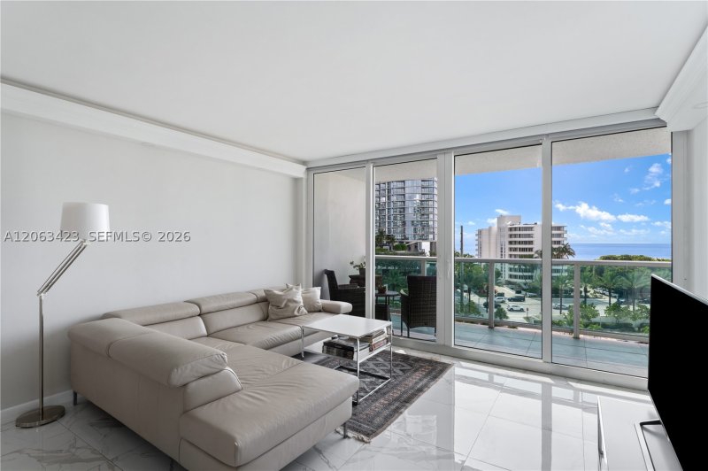 Condo for sale at Arlen House 709