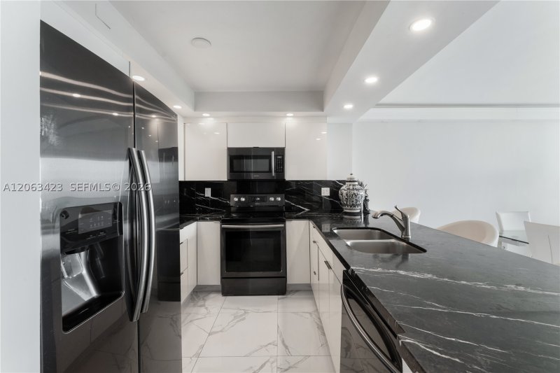 Condo for sale at Arlen House 709
