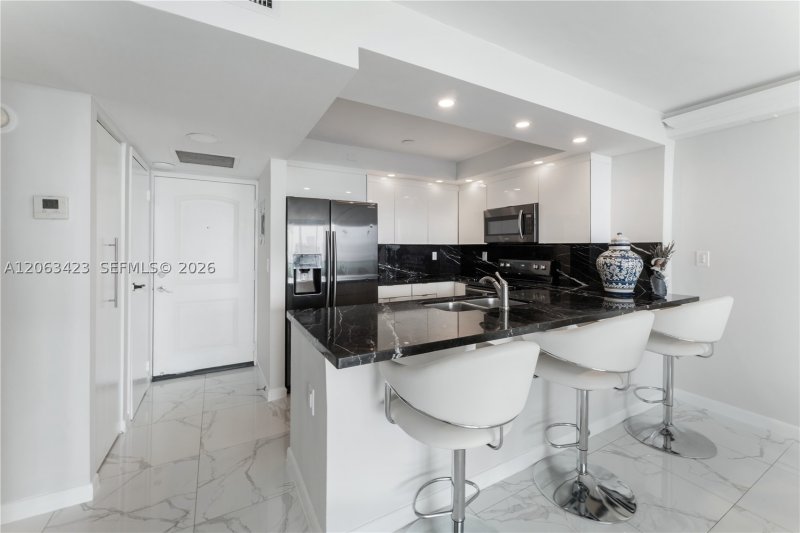 Condo for sale at Arlen House 709