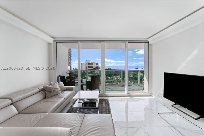 Condo for sale at Arlen House 709