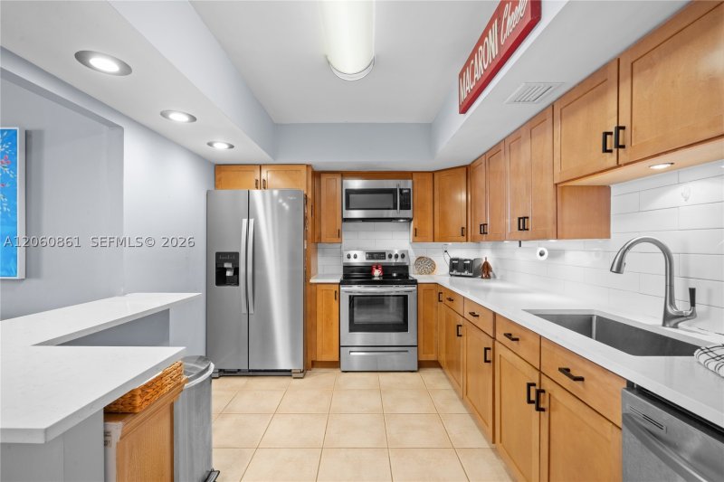 Condo for sale at Olympus Towers 911