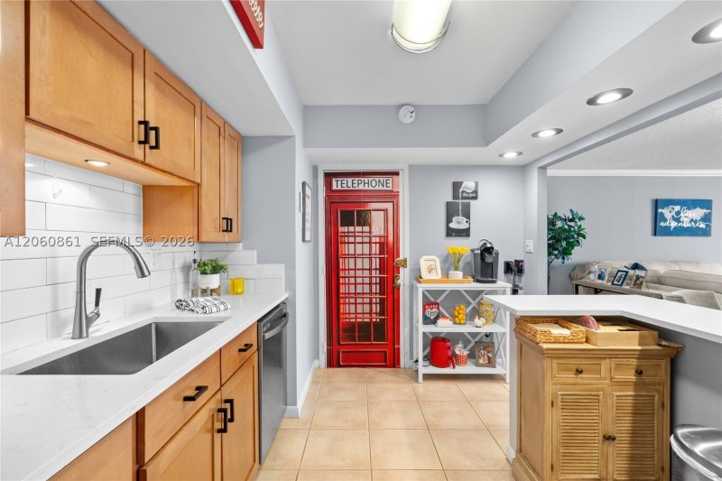 Condo for sale at Olympus Towers 911