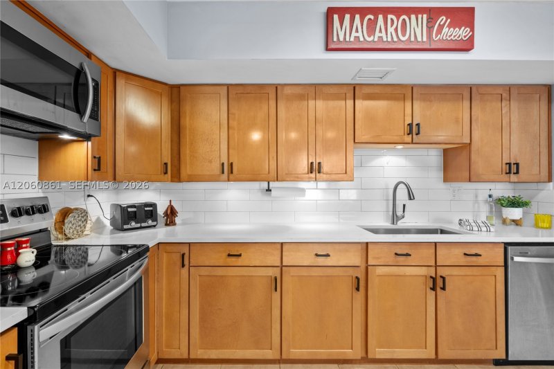 Condo for sale at Olympus Towers 911