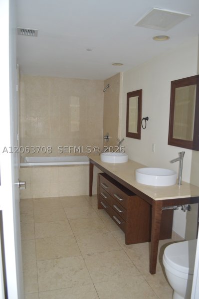 Condo for sale at Icon Brickell Tower I 1814