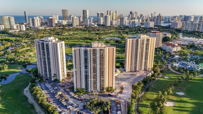 Condo for sale at Coronado I 1702