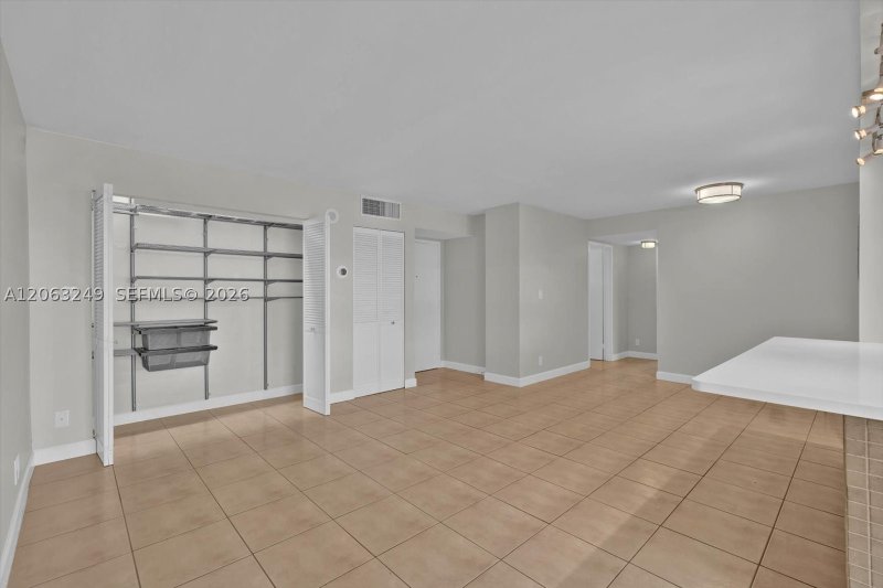 Condo for sale at Plaza of the Americas 705