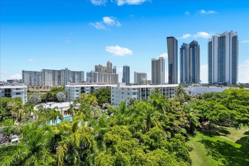 Condo for sale at Plaza of the Americas 705