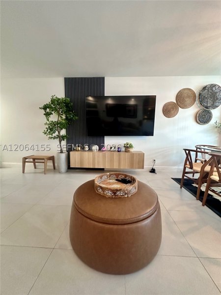 Apartment for rent at Four Winds Condo 1407
