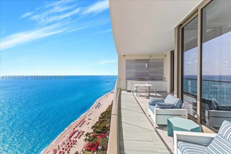 Comprar apartamento no The Estates at Acqualina 2802