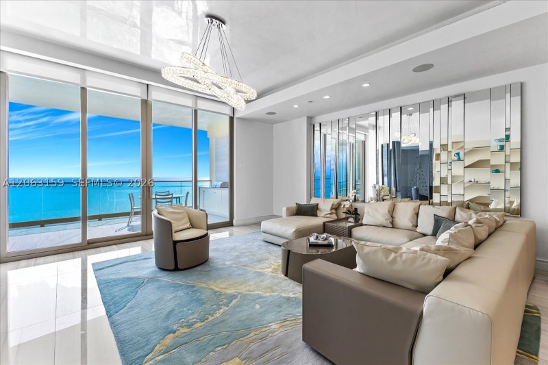 Comprar apartamento no The Estates at Acqualina 2802