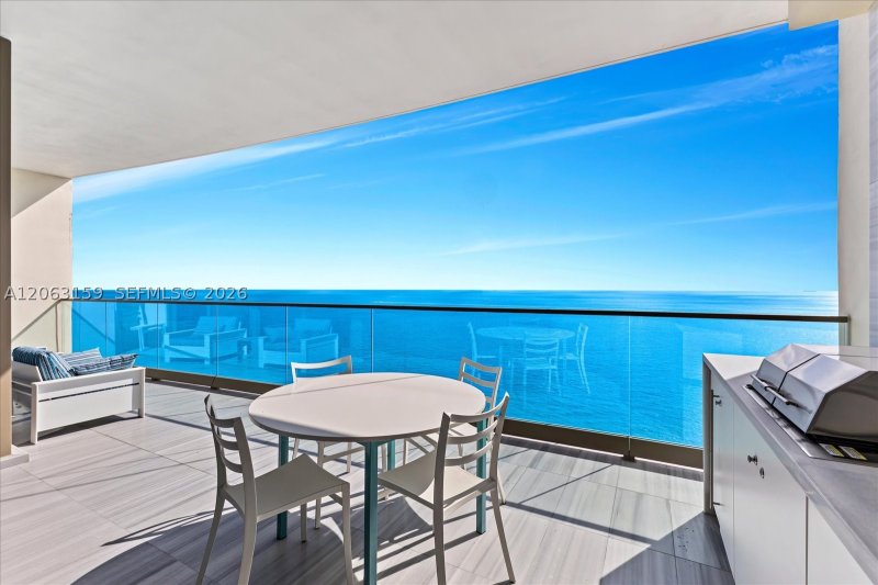 Comprar apartamento no The Estates at Acqualina 2802