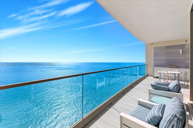 Comprar apartamento no The Estates at Acqualina 2802