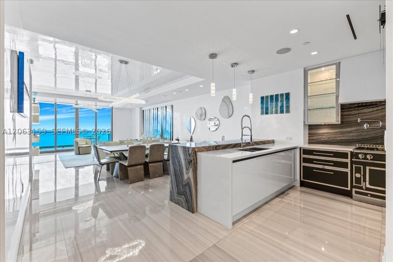 Comprar apartamento no The Estates at Acqualina 2802