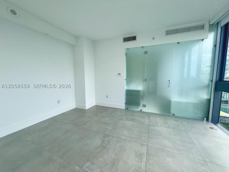 Comprar apartamento no Paraiso Bay Miami 908