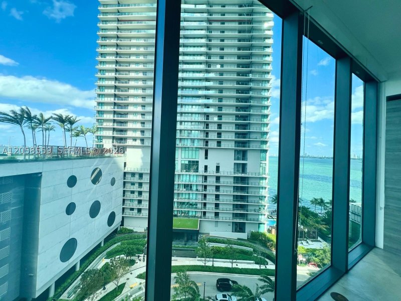 Comprar apartamento no Paraiso Bay Miami 908