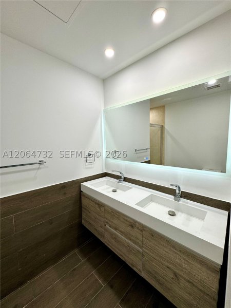 Apartment for rent at Brickell on the River North 4214