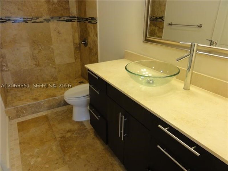 Aluguel de apartamento no Charter Club Condos 402