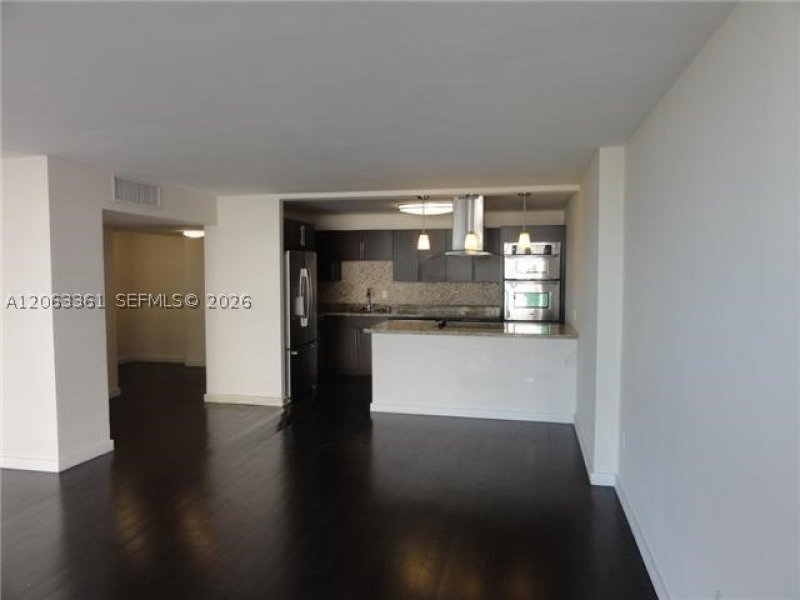 Aluguel de apartamento no Charter Club Condos 402