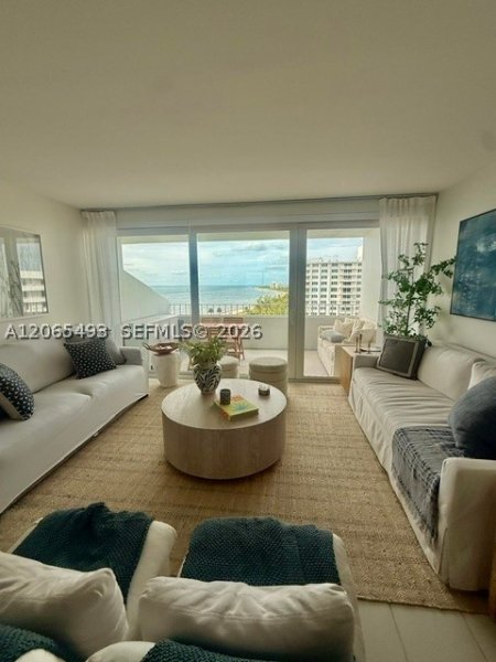 Aluguel de apartamento no Commodore Club East 1203