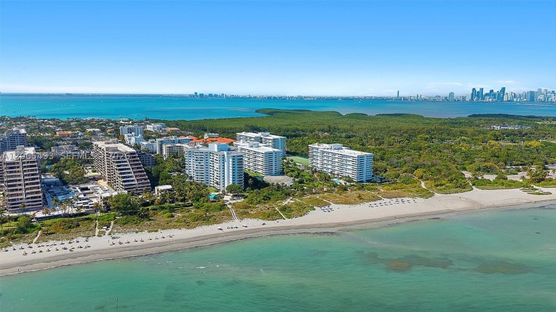 Aluguel de apartamento no Commodore Club East 1203