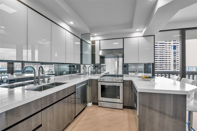 Condo for sale at 2000 Williams Island 2006