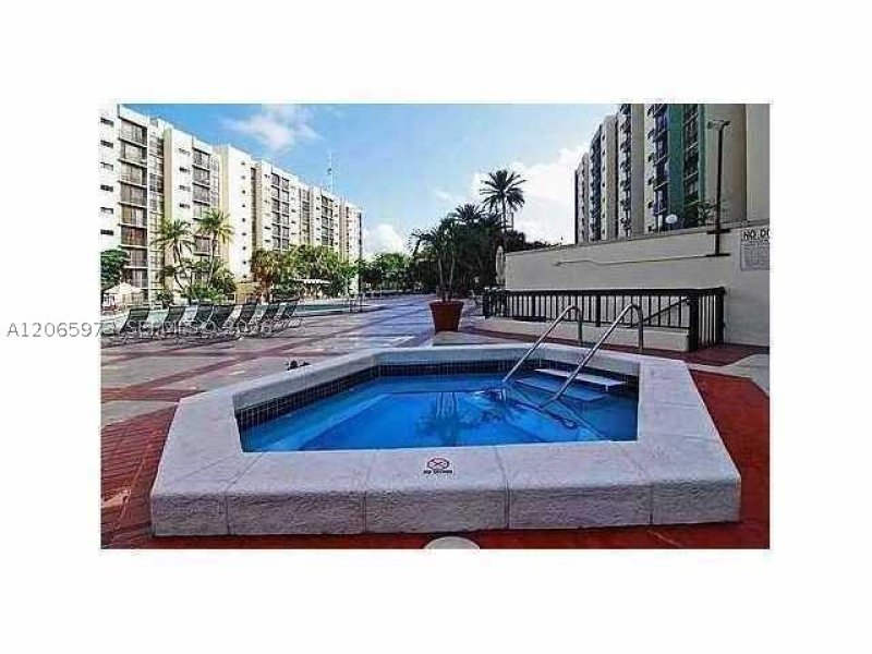 Aluguel de apartamento no Plaza of the Americas 420