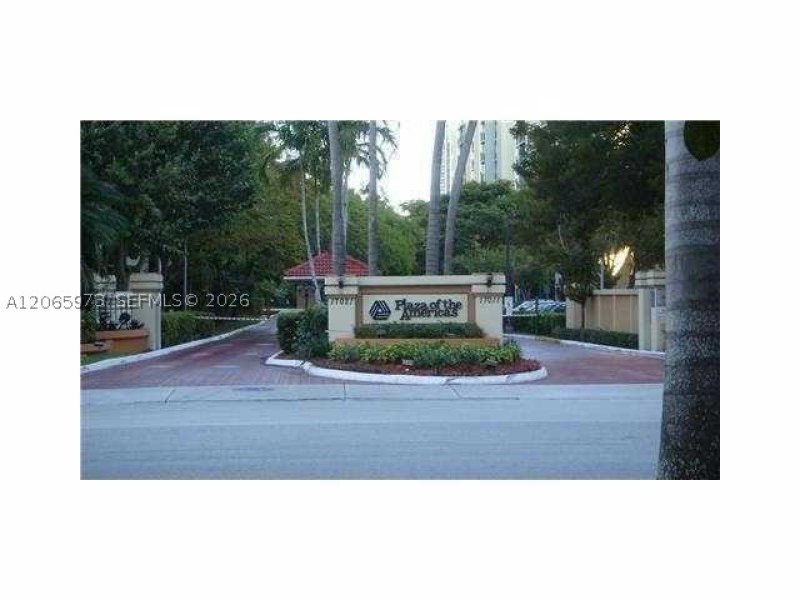 Aluguel de apartamento no Plaza of the Americas 420
