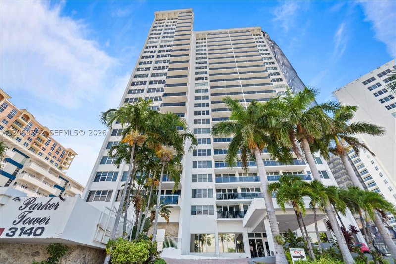Condo for sale at Parker Tower 911