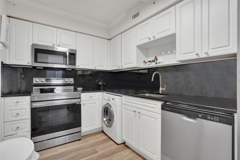 Condo for sale at The Wave Condo 338