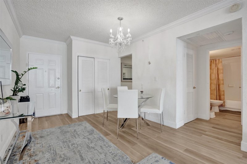 Condo for sale at The Wave Condo 338